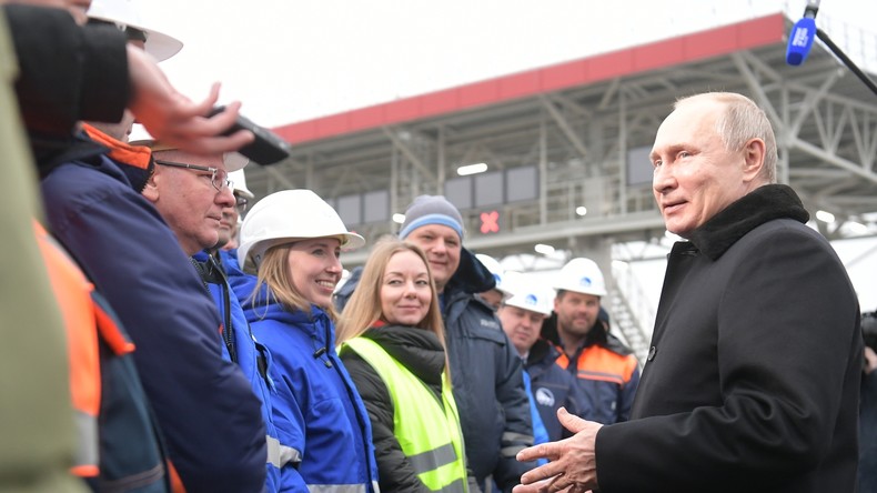 Construite avec l'aide du BTP Vinci, l'autoroute Moscou-Saint-Pétersbourg inaugurée en Russie