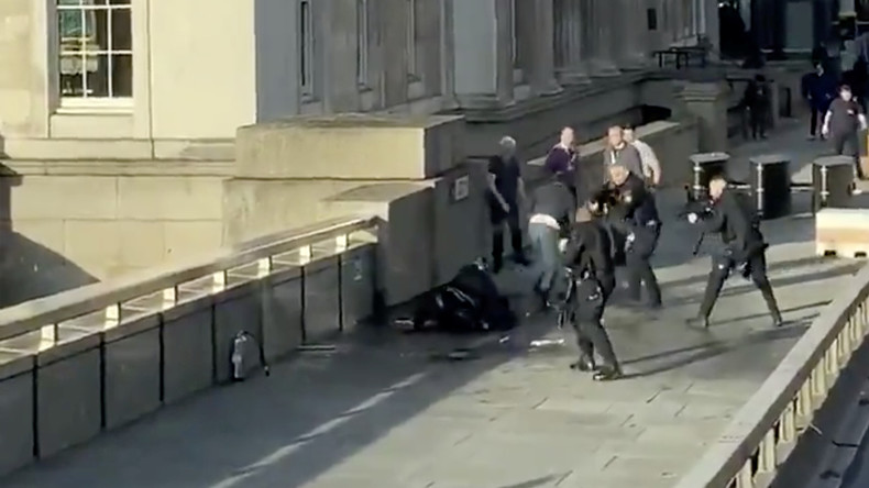 Attaque à Londres : les images de la neutralisation de l'assaillant par la police (VIDEO CHOC)