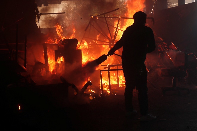 Un manifestant blessé par balle, un homme incendié : nouvelle journée de violences à Hong Kong