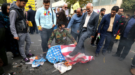 «Mort à l’Amérique» : des milliers d'Iraniens célèbrent la prise d'otages de 1979