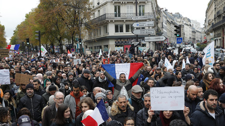 Plusieurs milliers de manifestants à Paris pour dire «STOP à l'islamophobie»