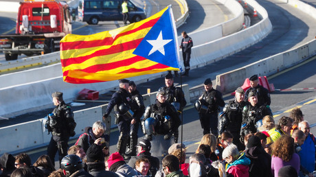 Opération franco-espagnole pour déloger des indépendantistes catalans qui bloquent l’autoroute A9