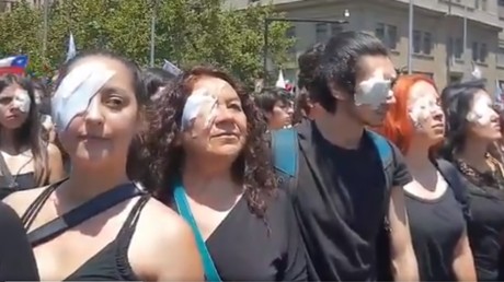 Chili : rassemblement pour dénoncer le nombre d'éborgnés par des tirs des forces de l'ordre