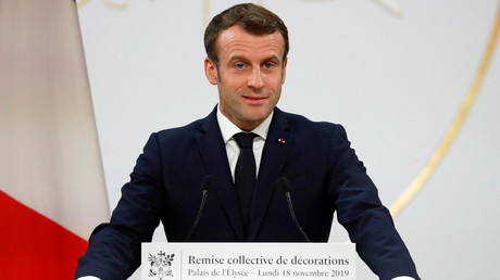 Gilets jaunes : Macron salue «la fraternité sur les ronds-points»