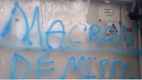 Lycéen poursuivi pour un tag «Macron démission» à Ivry-sur-Seine : un procès politique ?