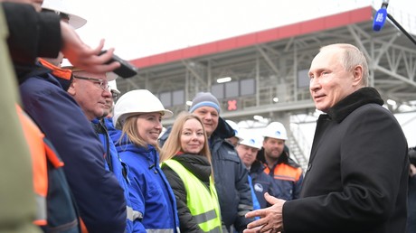 Construite avec l'aide du BTP Vinci, l'autoroute Moscou-Saint-Pétersbourg inaugurée en Russie