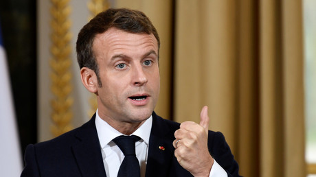 Emmanuel Macron ne voit pas la Russie comme un «ennemi», mais veut un dialogue «exigeant» avec elle