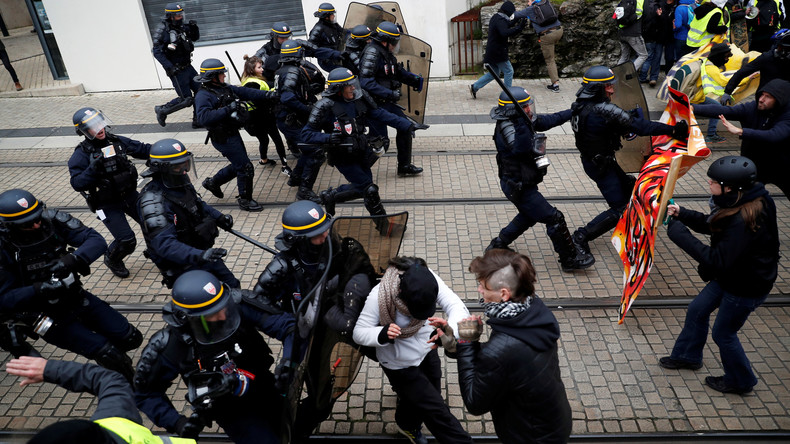 Les soldats morts au Mali n'ont «pas pensé à la retraite» : un éditorialiste tacle les manifestants