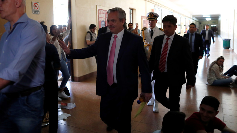 Argentine : fraîchement élu président, Fernandez fait passer des oraux à ses étudiants à la fac