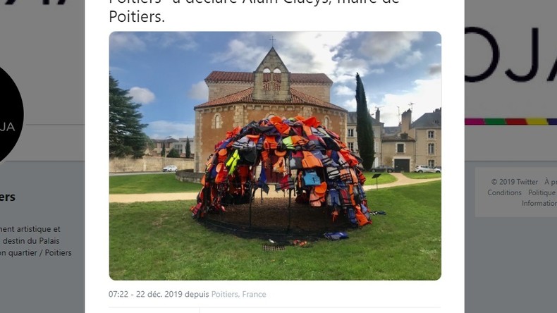 Poitiers : une œuvre d'art contemporain rendant hommage aux migrants incendiée