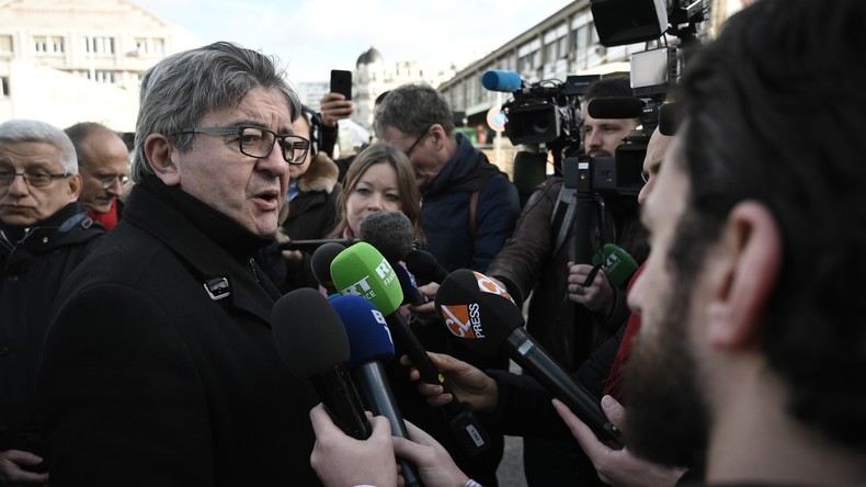 Réforme des retraites : Jean-Luc Mélenchon se joint au piquet de grève des cheminots à Paris