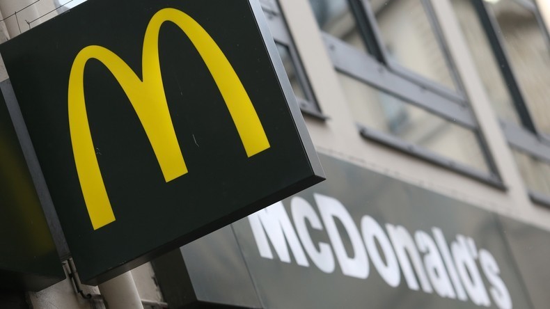 Deux individus braquant un McDonald’s de la banlieue lyonnaise filmés et moqués sur Twitter (VIDEO)