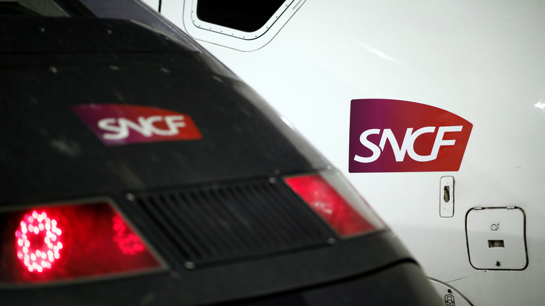 Des syndicats organisent «l'enterrement» de la SNCF à la veille de son ouverture à la concurrence