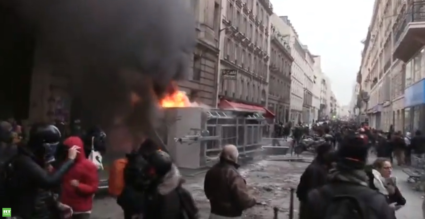 Des incidents éclatent à Paris lors de la mobilisation contre la réforme des retraites