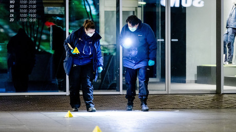 Attaque au couteau à La Haye : pas de mobile terroriste pour l'heure, selon la police néerlandaise