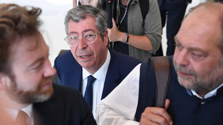 Incarcéré, Patrick Balkany souhaiterait conduire la liste de la majorité pour les municipales