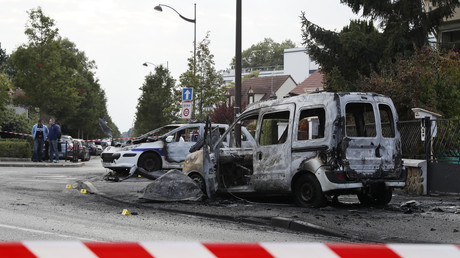 Policiers attaqués au cocktail Molotov à Viry-Châtillon: de 10 à 20 ans de prison pour huit prévenus