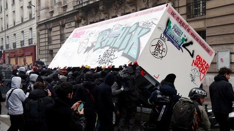 Des incidents éclatent à Paris lors de la mobilisation contre la réforme des retraites
