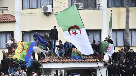 Algérie : à l'approche de la présidentielle, les opposants au scrutin entament une grève générale
