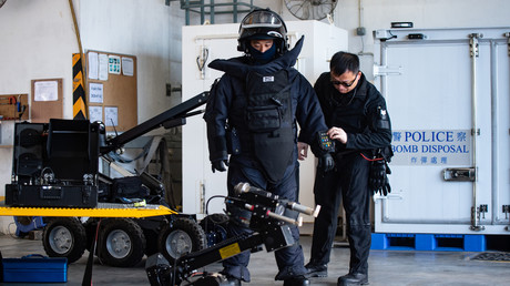 Hong Kong : la police annonce la découverte de deux bombes artisanales dans un collège