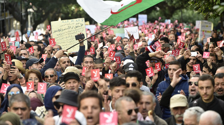 Algérie : des milliers d’étudiants appellent au boycott de la présidentielle