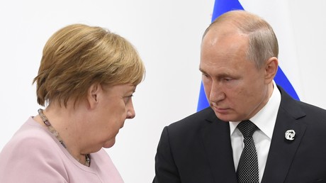 29 juin 2019. Le président russe Vladimir Poutine et la chancelière allemande Angela Merkel lors d'une réunion en marge du G20