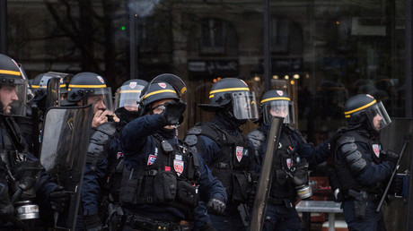 Suppression des régimes spéciaux : des centaines de CRS se font porter pâles