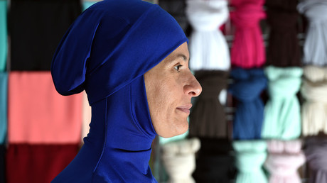Nike dévoile son premier maillot de bain avec hijab intégré et se lance dans le marché du burkini