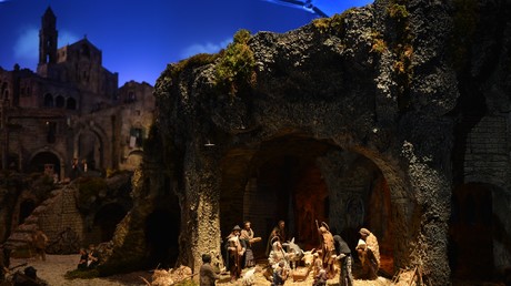 «Stop aux fachos !» : à Toulouse, des militants anticapitalistes interrompent une crèche vivante