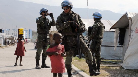 Haïti : après avoir violé les mères, des Casques bleus auraient abandonné «des centaines d'enfants»