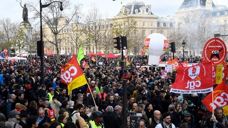 Manifestants opposés à la réforme des retraites, réunis place de la République à Paris, le 17 décembre 2019. (Image d'illustration)