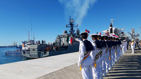 La Chine, l’Iran et la Russie entraînent leurs flottes de guerre près du détroit d’Ormuz (VIDEO)