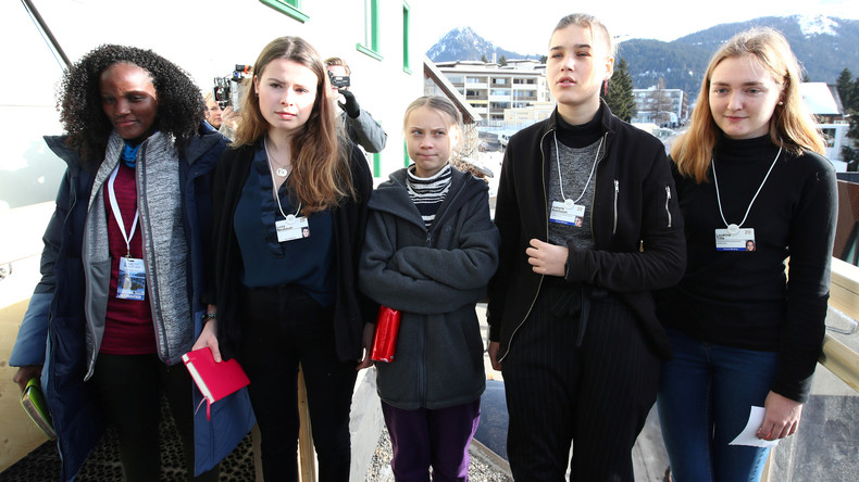 Coupée d'une photo avec Greta Thunberg, une militante ougandaise dénonce un acte raciste