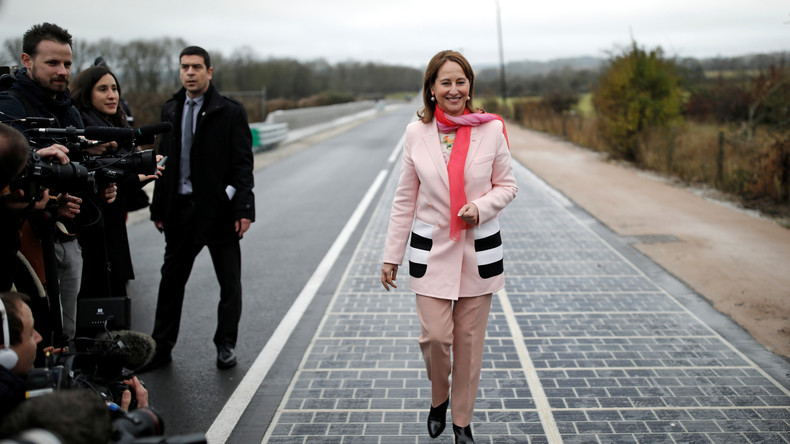 En parlant de «régime autoritaire», Ségolène Royal a franchi «la ligne rouge», selon Elisabeth Borne