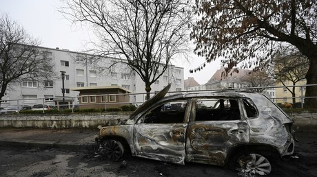 Une voiture incendiée à Strasbourg, dans la nuit du 31 décembre 2019 au 1er janvier 2020.