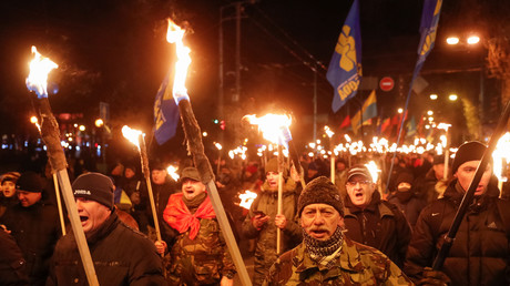 Ukraine : des nationalistes défilent à Kiev en hommage à un ancien collaborateur nazi (VIDEO)