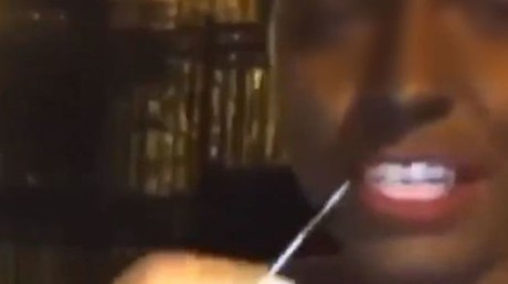 Grimés en noir lors d'une soirée, des employés du Slip français font scandale sur Twitter