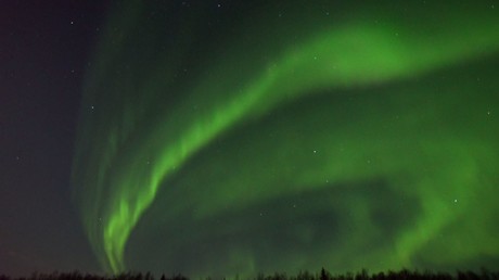 Russie : magnifique spectacle naturel de l’aurore boréale et des étoiles filantes