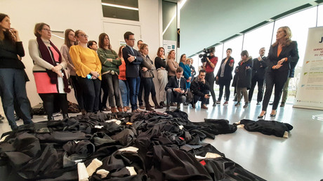 A Caen, des avocats jettent leur robe avant les vœux de la ministre de la Justice (VIDEO)