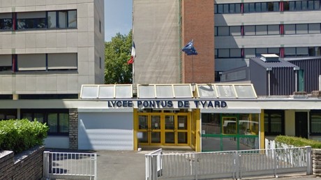 Réforme des retraites : incident devant un lycée bloqué, un enseignant aurait été blessé au crâne