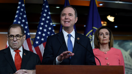 Destitution : après un mois d'atermoiements, la Chambre transmet l'acte d'accusation contre Trump