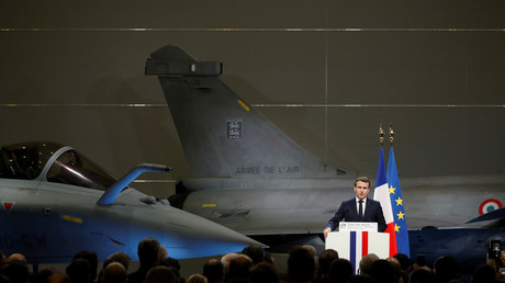 Emmanuel Macron annonce l'envoi du porte-avions Charles-de-Gaulle au Proche-Orient