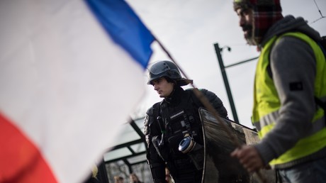 Affrontements, voiture renversée, barricade : des incidents émaillent l'acte 62 des Gilets jaunes