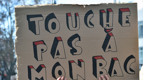 300 manifestants s'introduisent dans un lycée de Clermont-Ferrand, des épreuves du bac annulées