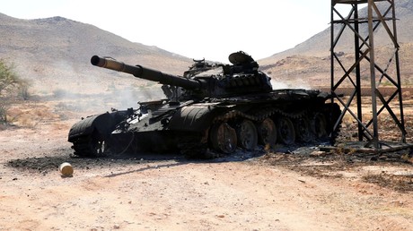 Un char détruit des forces de Khalifa Haftar, au sud de Tripoli, le 27 juin 2019 (image d'illustration).