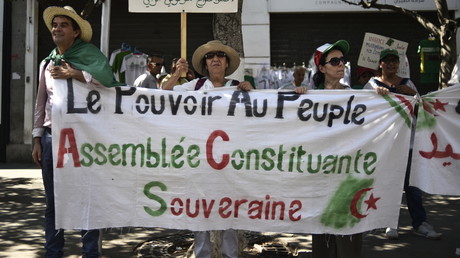 En Algérie, un collectif citoyen rédige une Constitution de transition et la rend publique