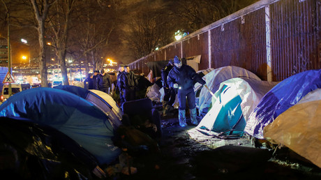 Paris : démantèlement du campement de migrants de la Porte d'Aubervilliers (VIDEO)