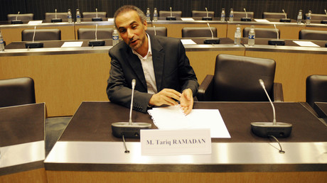 Le philosophe suisse Tariq Ramadan assiste à une audition parlementaire française à l'Assemblée nationale à Paris, le 2 décembre 2009. (image d'illustration)