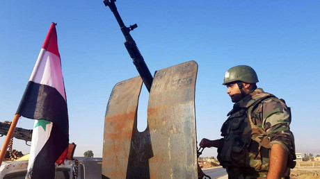 Un soldat de l'armée syrienne est stationné dans la ville de Tel Tamer, au nord-de la Syrie (image d'illustration).