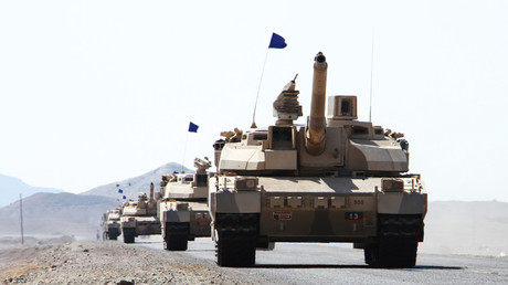 Des chars français Leclerc sont mobilisés dans la région yéménite de Dhubab lors d'une opération militaire menée par la coalition dirigée par l'Arabie Saoudite contre les rebelles houthis et leurs alliés, le 7 janvier 2017 (image d'illustration).